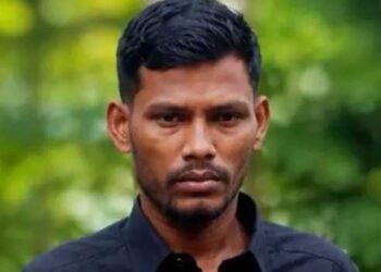 മദ്യപിച്ച് വാഹനമോടിച്ചു, പോലീസ് കസ്റ്റഡിയിലെടുത്ത് റോഡരികിൽ നിർത്തിയിട്ട ഓട്ടോറിക്ഷയിൽ കിടന്നുറങ്ങിയ യുവാവ് മരിച്ച നിലയിൽ