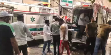 ഡല്‍ഹിയിലെ ഹോട്ടലില്‍ തീപിടിച്ച് 21 പേര്‍ വെന്ത് മരിച്ചു, 11 പേരുടെ നില ഗുരുതരം, നിരവധിപ്പേര്‍ കുടുങ്ങിക്കിടക്കുന്നു