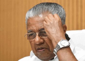 വിഐപി ലോഞ്ചിൽ സ്വീകരിക്കാനാരുമെത്തിയില്ല; പിണറായിയുടെ കേരളത്തിലേയ്ക്കുള്ള യാത്ര മുടങ്ങി; ഉച്ചയ്ക്ക് 2.50 നുള്ള വിമാനത്തിൽ കരിപ്പൂരിലേയ്ക്ക് കയറാനിരുന്നതാണ്