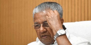 വിഐപി ലോഞ്ചിൽ സ്വീകരിക്കാനാരുമെത്തിയില്ല; പിണറായിയുടെ കേരളത്തിലേയ്ക്കുള്ള യാത്ര മുടങ്ങി; ഉച്ചയ്ക്ക് 2.50 നുള്ള വിമാനത്തിൽ കരിപ്പൂരിലേയ്ക്ക് കയറാനിരുന്നതാണ്