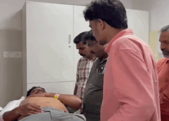 പ്രതിഷേധത്തിനിടെ ഡിവൈഎഫ്ഐ നേതാവിനെ ബസിടിച്ചു; കൊലപ്പെടുത്താൻ ശ്രമിച്ചതെന്ന് പരാതി; ‘വിദ്യാർത്ഥികളെ ബസിൽ കയറ്റാത്തിനെ ചോദ്യം ചെയ്തതിന്റെ വൈരാ​ഗ്യം’