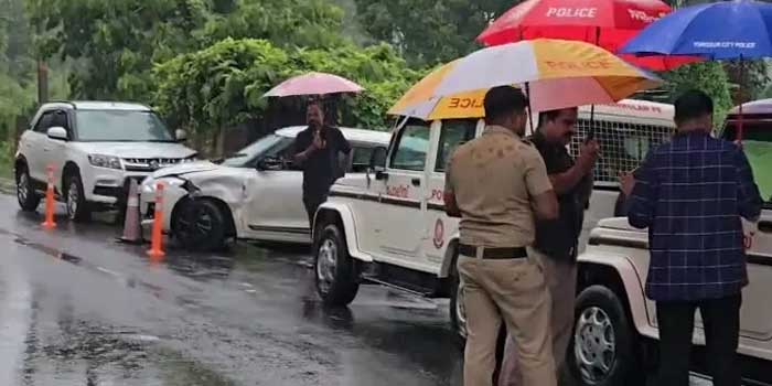 വാഹനം നിർത്താൻ ആവശ്യപ്പെട്ടപ്പോൾ വെട്ടിച്ചു കടന്നുകളഞ്ഞു, പിന്നാലെ പാഞ്ഞ പോലീസ് വാഹനത്തിൽ കാർകൊണ്ട് ഇടിപ്പിച്ചു!! പിന്നാലെ വച്ചുപിടിച്ച് ഡാൻസാഫും!! ഒടുവിൽ 35 കിലോ കഞ്ചാവുമായി രണ്ട് യുവാക്കൾ പോലീസ് വലയിൽ, കഞ്ചാവെത്തിച്ചത് ബെം​ഗളൂരുവിൽ നിന്ന്