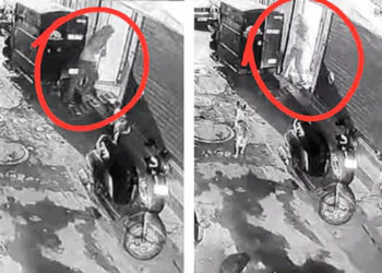 ‘അഞ്ചാം നിലയിൽ താമസിക്കുന്ന ദീപക്കിന്റെ സ്കൂട്ടർ തീയിടാൻ പെട്രോളും തീപ്പെട്ടിയും തന്നു; ഞാൻ പോയി കത്തിച്ചു, അതിൽനിന്നും ഫ്ളാറ്റ് മുഴുവനും തീപടരുകയായിരുന്നു‘; ഗോവിന്ദ്പുരി തീപിടിത്തം; മാസ്ക് ധരിച്ചെത്തിയ 17കാരിയെ പൊക്കി പോലീസ്; പിന്നാലെ മൂന്ന് പേർ അറസ്റ്റിൽ