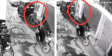 ‘അഞ്ചാം നിലയിൽ താമസിക്കുന്ന ദീപക്കിന്റെ സ്കൂട്ടർ തീയിടാൻ പെട്രോളും തീപ്പെട്ടിയും തന്നു; ഞാൻ പോയി കത്തിച്ചു, അതിൽനിന്നും ഫ്ളാറ്റ് മുഴുവനും തീപടരുകയായിരുന്നു‘; ഗോവിന്ദ്പുരി തീപിടിത്തം; മാസ്ക് ധരിച്ചെത്തിയ 17കാരിയെ പൊക്കി പോലീസ്; പിന്നാലെ മൂന്ന് പേർ അറസ്റ്റിൽ