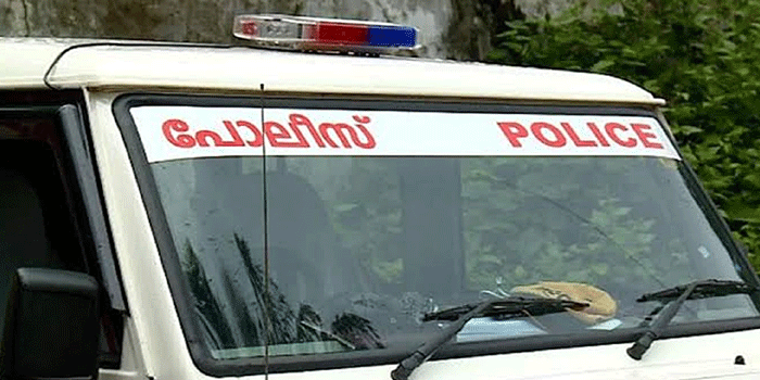 വൃദ്ധയുടെ വായ് പൊത്തിപ്പിടിച്ച് കഴുത്തിൽ കത്തിവെച്ച് മോഷണം, ശേഷം CCTVക്ക് മുന്നിൽ ആഹ്ലാദ പ്രകടനം;  23 കാരൻ പിടിയിൽ; രണ്ട് പോക്സോ കേസുകളിലും പ്രതിയാണ്