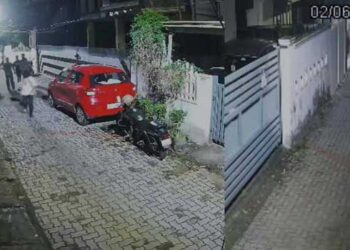 കലൂരിൽ പെൺകുട്ടികളെ ആക്രമിച്ച മുഖ്യപ്രതി അക്ബർ അലിയെ ചുറ്റിപ്പറ്റി അടിമുടി ദുരൂഹത, സെക്‌സ് റാക്കറ്റുമായി ബന്ധം, കൂടെയുണ്ടായിരുന്ന സത്രീകൾ പ്രതികളിലേക്ക് പെൺകുട്ടികളുടെ ശ്രദ്ധ തിരിപ്പിച്ചത് മനപ്പൂർവം? പിടിയിലായ പ്രതികൾ അക്ബറിന്റെ ഹോട്ടലിലെ ജീവനക്കാർ