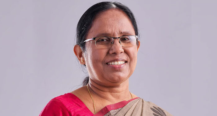 നിപയും കോവിഡുമൊക്കെ വരുന്നത് ഏത് സര്ക്കാരാണെന്ന് നോക്കിയിട്ടല്ല!!! കക്ഷിരാഷ്ട്രീയം നോക്കാതെ ജനങ്ങള്ക്ക് ബുദ്ധിമുട്ടില്ലാത്ത രീതിയില് ഇടപെടുകയാണ് വേണ്ടത്, മുരളീധരന്റെ വിവാദ പ്രസംഗത്തിന് മറുപടിയുമായി കെ കെ ശൈലജ