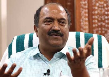 ‘രാഹുൽ ഗാന്ധി പിണറായിയെ വാരിപ്പുണരേണ്ട, നരേന്ദ്രമോദിയെ തന്നെ വാരിപ്പുണരട്ടെ… പിണറായിയുടെ വിജയന്റെ മകളായതുകൊണ്ടാണ് ടി വീണയ്ക്കെതിരായ ഇഡി അന്വേഷണം, കേസുകൾ നിയമപരമായി തന്നെ വീണ കൈകാര്യം ചെയ്യും[- കെഎൻ ബാലഗോപാൽ