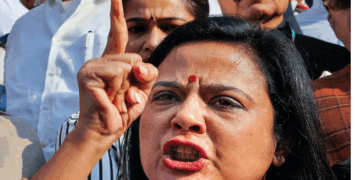‘നീയൊക്കെ പോയി രാജിവച്ച് ബിജെപി ടിക്കറ്റിൽ മത്സരിച്ച് മിടുക്ക് കാണിക്ക്‘- വിമത ടിഎംസി നേതാക്കളെ വെല്ലുവിളിച്ച് തൃണമൂൽ എംപി മഹുവ മൊയ്ത്ര; ‘അത്യാഗ്രഹത്തിനും വഞ്ചനയ്ക്കും അതിരുകളില്ല‘