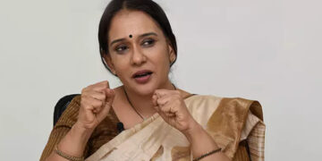പുറത്തുവരുന്നത് കേട്ടാലറയ്ക്കുന്ന ഉൾപ്പോരിന്റെ കഥകള്, നേതൃത്വത്തിന്റെ വിശ്വാസ്യത പൂര്ണമായി തകര്ന്നു, പരാജയങ്ങളുടെ ഉത്തരവാദിത്തം ഏറ്റെടുത്ത് ശ്വേതയും കുക്കുവും രാജിവയ്ക്കണം, അമ്മയ്ക്ക് കത്തയച്ച് മാലാ പാര്വതി