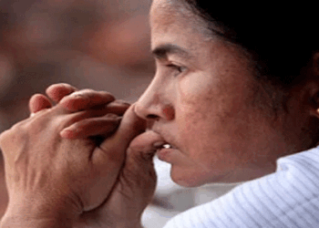 തല പെരുത്ത് മമത ; ഒന്നിനു പിറകെ മറ്റൊന്നായി പ്രശ്നം തന്നെ; തൃണമൂൽ കോൺ​ഗ്രസിന്റെ എല്ലാ കമ്മിറ്റികളും പോഷക സംഘടനകളും പിരിച്ചുവിട്ടു