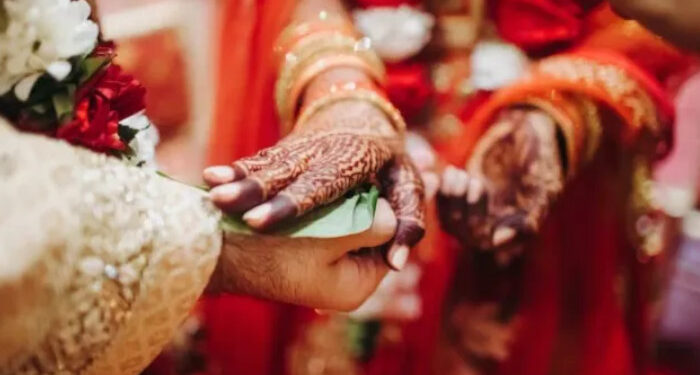 എല്ലാവരും സന്തോഷിക്കട്ടെ!!! ഹണിമൂണിന് കുടുംബത്തെയും കൂടെ കൂട്ടി യുവാവ്, പിന്നാലെ കുടുംബ തര്‍ക്കം, വിവാഹമോചനം തേടി യുവതി