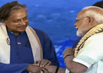 മോദിയ്ക്ക് തരൂർ വക വീണ്ടും അഭിന്ദനം; ബിജെപിയ്ക്ക് കോൺ​ഗ്രസിനിട്ട് പ്രയോ​ഗിക്കാൻ വീണു കിട്ടിയ ആയുധം;  ‘റിയൽ’ അല്ല  ‘റീൽ  ‘നേതാവായ രാഹുൽ ​ഗാന്ധിക്കുള്ള  ‘ബെർത്ത് ഡേ ​ഗിഫ്റ്റ് ‘-പ്രദീപ് ഭണ്ഡാരിയുടെ പോസ്റ്റ്