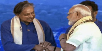 മോദിയ്ക്ക് തരൂർ വക വീണ്ടും അഭിന്ദനം; ബിജെപിയ്ക്ക് കോൺ​ഗ്രസിനിട്ട് പ്രയോ​ഗിക്കാൻ വീണു കിട്ടിയ ആയുധം;  ‘റിയൽ’ അല്ല  ‘റീൽ  ‘നേതാവായ രാഹുൽ ​ഗാന്ധിക്കുള്ള  ‘ബെർത്ത് ഡേ ​ഗിഫ്റ്റ് ‘-പ്രദീപ് ഭണ്ഡാരിയുടെ പോസ്റ്റ്