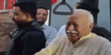 ആർഎസ്എസ് മേധാവി മോഹൻ ഭഗവത് സഞ്ചരിച്ച ട്രെയിനിന് നേരെ കല്ലേറ്; സ്വർണ ശതാബ്ദി എക്സ്പ്രസിന്റെ ജനലിന്റെ ചില്ല് തകർന്നു