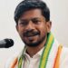 ‘പ്രത്യേകം ഇരിപ്പിടം വേണ്ട, എല്ലാവർക്കും ഒരു പോലത്തെ കസേര മാത്രം മതി’… കസേരയിൽ സംഘാടകർ വിരിച്ച ടൗവ്വൽ മാറ്റി ഒ.ജെ. ജനീഷ്