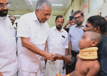 ‘സർക്കാർ മാറിയത് ആന അറിഞ്ഞില്ല എന്ന് പറയുന്നത് ഒന്നിനും മറുപടി അല്ല’; കാട്ടാനയാക്രമണത്തിൽ പരിക്കേറ്റ കുട്ടിയെ സന്ദർശിച്ച് പിണറായി; ‘അതീവ ദൗർഭാഗ്യകരം‘