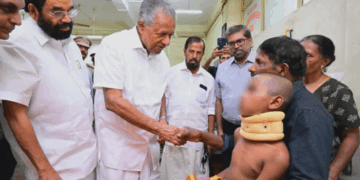 ‘സർക്കാർ മാറിയത് ആന അറിഞ്ഞില്ല എന്ന് പറയുന്നത് ഒന്നിനും മറുപടി അല്ല’; കാട്ടാനയാക്രമണത്തിൽ പരിക്കേറ്റ കുട്ടിയെ സന്ദർശിച്ച് പിണറായി; ‘അതീവ ദൗർഭാഗ്യകരം‘