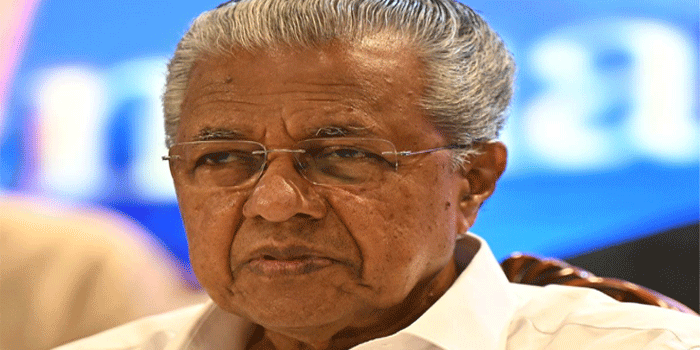 ‘ഗവർണറെയും അദ്ദേഹത്തെ പിന്തുണയ്ക്കുന്ന രാഷ്ട്രീയ ശക്തികളെയും എതിർക്കാൻ മുഖ്യമന്ത്രിയ്ക്ക് ഭയം; പ്രതിഷേധിക്കാൻ പോലുമാവാതെ ദയനീയമായ കീഴടങ്ങൽ ‘ – പിണറായി വിജയൻ