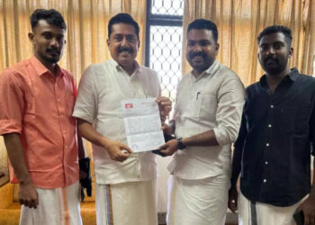 പിഎം ശ്രീ പദ്ധതി കേരളത്തിൽ നടപ്പാക്കുന്നത്  സംഘ്പരിവാറിന്റെ  വിദ്യാഭ്യാസനയം അടിച്ചേൽപ്പിക്കുന്നതിന്റെ ഭാഗമായി, വിദ്യാർത്ഥി പ്രതിനിധികളെ ഉൾപ്പെടുത്തി അടിയന്തിര യോഗം വിളിക്കണം, പദ്ധതിയിൽ നിന്ന്‌ ഉപാധികളൊന്നുമില്ലാതെ പിൻവാങ്ങണമെന്ന്‌ എസ്എഫ്ഐ