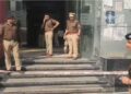 ഒരു വയസുമാത്രം പ്രായമുള്ള ഇരട്ടക്കുട്ടികളുടെ അമ്മയ്ക്ക് ഭർതൃ വീട്ടിൽ നേരിടേണ്ടി വന്നത് സമാനതകളില്ലാത്ത പീഡനം!! 10 മാസം പൂട്ടിയിട്ടത് ഒരു മുറിയിലും ടോയ്ലറ്റിലുമായി!! ഡ്രെയിൻ പൈപ്പുകൾ, ഇരുമ്പ് റോഡുകൾ ഉപയോഗിച്ച് ക്രൂരമർദനം, സ്വകാര്യ ഭാഗങ്ങളിൽ കുപ്പികളും കോലുകളും ഉപയോഗിച്ച് പരുക്കേൽപ്പിച്ചു, തലമുടിയടക്കം വലിച്ചുപറിച്ചു, ഭക്ഷണമായി നൽകിയത് പച്ചരി, ഉള്ളി, മുളക് എന്നിവ മാത്രം