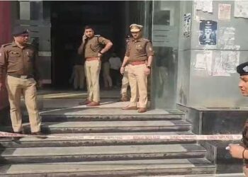 10 മാസം പൂട്ടിയിട്ടത് ഒരു മുറിയിലും ടോയ്ലറ്റിലുമായി!! ഡ്രെയിൻ പൈപ്പുകൾ, ഇരുമ്പ് റോഡുകൾ ഉപയോഗിച്ച് ക്രൂരമർദനം, സ്വകാര്യ ഭാഗങ്ങളിൽ കുപ്പികളും കോലുകളും ഉപയോഗിച്ച് പരുക്കേൽപ്പിച്ചു, തലമുടിയടക്കം വലിച്ചുപറിച്ചു!! ഭക്ഷണമായി നൽകിയത് പച്ചരി, ഉള്ളി, മുളക് മാത്രം…ഒരു വയസുമാത്രം പ്രായമുള്ള ഇരട്ടക്കുട്ടികളുടെ അമ്മയ്ക്ക് ഭർതൃ വീട്ടിൽ നേരിടേണ്ടി വന്നത് സമാനതകളില്ലാത്ത പീഡനം