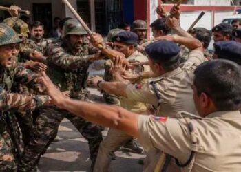 അസി. റീജനൽ ട്രാൻസ്‌പോർട്ട് ഓഫിസർ സൈന്യത്തിന്റെ വാഹനം പിടികൂടി, പ്രതികാരമായി കമാൻഡിങ് ഓഫിസറും മേജറുമുൾപ്പെടെ 40 അം​ഗ സംഘം പോലീസ് സ്റ്റേഷൻ അടിച്ചുതകർത്തു, സൈനികർ എത്തിയത് കൈകളിൽ ലാത്തികളും ഇരുമ്പ് വടികളും സർവീസ് ആയുധങ്ങളുമായി!! ഡെപ്യൂട്ടി പോലീസ് സൂപ്രണ്ട് ഉൾപ്പെടെയുള്ളവർക്ക് പരുക്ക്,