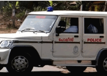 ലഹരി മൂത്ത് കിറുങ്ങി ഒരു വയസ്സിന് താഴെ പ്രായമുള്ള സ്വന്തം കുഞ്ഞിനെ മുകളിലേയ്ക്ക് എറിഞ്ഞ് യുമാവിന്റെ പ്രകടനം; മൂത്ത കുട്ടികളെ സ്കൂളിൽ നിന്നും കൂട്ടി കൊണ്ടുവരാൻ ഭാര്യ പോയ സമയത്ത് അഭ്യാസം; നാട്ടുകാരുടെ ഇടപെടലിൽ പോലീസെത്തി പ്രതിയെ കസ്റ്റഡിയിലെടുത്തു