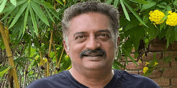 നടൻ പ്രകാശ് രാജിന് ജാമ്യമില്ലാ വാറന്‍റ് പുറപ്പെടുവിച്ച് കോടതി; കർണ്ണാടക, തെലുങ്കാന, തമിഴ്നാട് എന്നിവിടങ്ങളിലായി 4 വോട്ടർ ഐഡി, 3 തവണ സമൻസ് അയച്ചിട്ടും ഹാജരാവാത്തതിനാൽ നടപടി