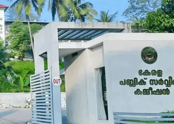 പി.എസ്.സി എഴുതിയവരെ മണ്ടന്മാരാക്കി മൂല്യ നിർണ്ണയം; 100ൽ 58 മാർക്കിന്‍റെ ഉത്തരം പരിശോധിച്ചില്ല, ഒന്നാം റാങ്ക് ഇടത് അനുകൂല സംഘടന അംഗത്തിന്; നിയമനത്തിലും അട്ടിമറി; അഡ്മിനിസ്ട്രേറ്റീവ് ട്രൈബ്യൂണലിന് പരാതി നല്കി ഉദ്യോഗാർഥികൾ