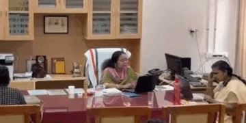 ആരോഗ്യ വകുപ്പ് ആസ്ഥാനത്ത് കസേരയ്ക്കായി പിടിവലി; ഡയറക്ടർ സ്ഥാനത്തുനിന്ന് മാറ്റിയ സർക്കാർ ഉത്തരവ് കെ.എ.റ്റി സ്റ്റേ ചെയ്തതിനെ തുടർന്ന് ഡോ. റീന തിരികെയെത്തി; സീറ്റ് വിട്ടു നല്കാതെ പുതുതായെത്തിയ ഡോ. മീനാക്ഷി; വാക്കേറ്റം; പോലീസെത്തി