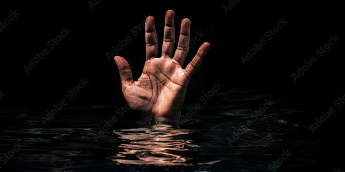 മൂവാറ്റുപുഴയാറിൽ നിന്ന് കണ്ടെത്തിയത് മൂന്ന് മൃതദേഹങ്ങൾ, കാണാതായ എ‌ട്ടുവയസുകാരിക്കായി തെരച്ചിൽ!! കൂട്ട ആത്മഹത്യയ്ക്ക് പിന്നിൽ സാമ്പത്തിക ബാധ്യത?, കാഴ്ചപരിമിതിയുള്ള സ്ത്രീ, ജീവനൊടുക്കിയത് കുടുംബത്തിനായി പിറവം പോലീസിന്റെ നേതൃത്വത്തിൽ സംഘടിച്ചുകൊടുത്ത വാടക വീട്ടിലേക്ക് താമസം മാറാനിരിക്കെ