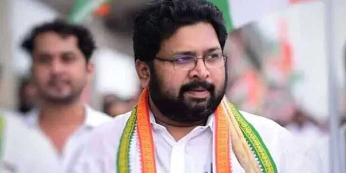‘അവിശ്വാസത്തെ പിൻതുണയ്ക്കാത്തതിനു പിന്നിൽ സി​പി​എം-​ ബി​ജെ​പി ധാ​ര​ണ, സി​പി​എ​മ്മി​ന് താ​ല്പ​ര്യം ‘ഗു​ണ്ടാ​യി​സം’ കാ​ണി​ക്കാ​ൻ മാ​ത്രം’- അ​ഡ്വ. കെ.​എ​സ്. ശ​ബ​രീ​നാ​ഥ​ൻ!! ‘അവിശ്വാസത്തെ കുറിച്ച് മുൻകൂട്ടി അറിയിച്ചില്ല, യുഡിഎഫിന്റെ ഏകപക്ഷീയ തീരുമാനങ്ങളെ അം​ഗീകരിക്കാനാവില്ല’- വി. ​ജോ​യ്