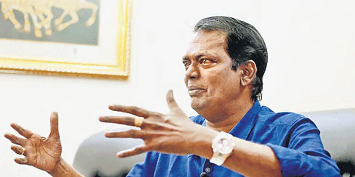 കുടുകുടെ ചിരിപ്പിച്ച ഹാസ്യസാമ്രാട്ട്; അച്ഛനുറങ്ങാത്ത വീടിലൂടെ കരയിപ്പിച്ചു; ശാരീരിക അസ്വസ്ഥതകൾ അവ​ഗണിച്ച് തെരഞ്ഞെടുപ്പ് വേദികളെ ആവേശം കൊള്ളിച്ചു