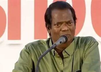 ചിരിയുടെ മണവാളൻ മാത്രമായിരുന്നില്ല എനിക്ക് സലിംകുമാർ, അയാളും ഞാനും തമ്മിൽ അതി തീവ്രമായൊരു ആത്മബന്ധമുണ്ട്, എന്റെ നാടിന്റെ അഭിമാനമായൊരാൾ…എന്റെ തെരഞ്ഞൈടുപ്പുകളിൽ തെരഞ്ഞെടുപ്പ് കമ്മിറ്റി ഓഫീസിന്റെ ഉദ്ഘാടനം അവകാശം പോലെ പിടിച്ചു വാങ്ങിയ സലിംകുമാർ, മലയാള സിനിമയ്ക്ക് ഒരു പ്രതിഭാശാലിയേയും എനിക്ക് എന്റെ കൂടെപിറപ്പിനെയും നഷ്ടമായി…വിഡി സതീശൻ