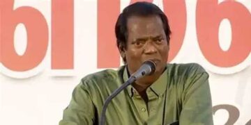 ചിരിയുടെ മണവാളൻ മാത്രമായിരുന്നില്ല എനിക്ക് സലിംകുമാർ, അയാളും ഞാനും തമ്മിൽ അതി തീവ്രമായൊരു ആത്മബന്ധമുണ്ട്, എന്റെ നാടിന്റെ അഭിമാനമായൊരാൾ…എന്റെ തെരഞ്ഞൈടുപ്പുകളിൽ തെരഞ്ഞെടുപ്പ് കമ്മിറ്റി ഓഫീസിന്റെ ഉദ്ഘാടനം അവകാശം പോലെ പിടിച്ചു വാങ്ങിയ സലിംകുമാർ, മലയാള സിനിമയ്ക്ക് ഒരു പ്രതിഭാശാലിയേയും എനിക്ക് എന്റെ കൂടെപിറപ്പിനെയും നഷ്ടമായി…വിഡി സതീശൻ
