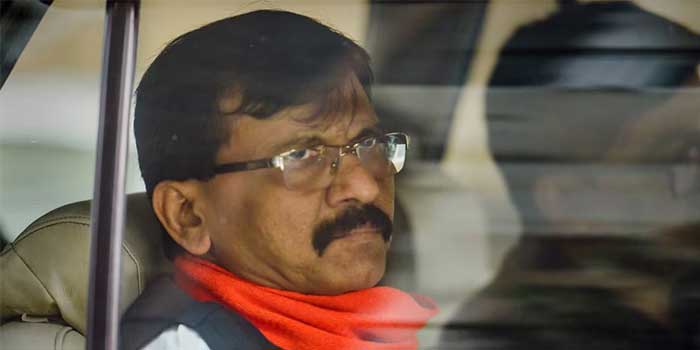ഒരു റിക്ഷയ്ക്ക് പോലും വകയില്ലാത്ത വിമതരെ കൊണ്ടുപോകാൻ ചാർട്ടേഡ് വിമാനങ്ങൾ വരെ തയാർ!! മറുകണ്ടം ചാടാൻ തയാറായി 6 എംപിമാർ, തലയൊന്നിന് 15 കോടി!! എംപിമാരെ റാഞ്ചാൻ ഷിൻഡേ പക്ഷത്തിന്റെ നീക്കം, പാർട്ടികളെ ഭിന്നിപ്പിക്കുന്ന ബിജെപി പ്രവണത ജനാധിപത്യത്തിന് ഭീഷണി- സഞ്ജയ് റാവുത്ത്, പാർട്ടിയോട് കൂറുള്ളവർ മാത്രം കൂടെനിന്നാൽ മതി, ആരേയും നിർബന്ധിക്കില്ല- താക്കറെ