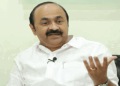 “എനിക്കെതിരായിട്ടാണ് ഫ്ലൈറ്റിൽ മുദ്രാവാക്യം വിളിക്കുന്നതെങ്കിൽ മോനെവിടെ നിന്നാണ് വന്നത്, മോന്റെ പേരെന്താണ്, എന്തുണ്ട് വിശേഷം എന്നു ചോദിച്ചിട്ട് വിടുമായിരുന്നു; ഭയങ്കര അക്രമാസക്തനല്ലെങ്കിൽ എന്താണ് പ്രശ്നം?”- വി.ഡി സതീശൻ
