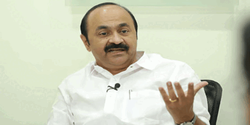 “എനിക്കെതിരായിട്ടാണ് ഫ്ലൈറ്റിൽ മുദ്രാവാക്യം വിളിക്കുന്നതെങ്കിൽ മോനെവിടെ നിന്നാണ് വന്നത്, മോന്റെ പേരെന്താണ്, എന്തുണ്ട് വിശേഷം എന്നു ചോദിച്ചിട്ട് വിടുമായിരുന്നു; ഭയങ്കര അക്രമാസക്തനല്ലെങ്കിൽ എന്താണ് പ്രശ്നം?”- വി.ഡി സതീശൻ