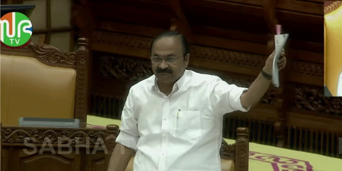 വീര്യം കുറഞ്ഞ മദ്യത്തിനുള്ള നികുതിയിളവ്: അന്തിമ തീരുമാനം യുഡിഎഫിന് വിട്ട് മുഖ്യമന്ത്രി; ‘ബക്കാർഡി കമ്പനിക്കായി വിദേശ മദ്യ നയത്തിൽ ഭേദഗതി വരുത്തിയത് എം വി ഗോവിന്ദൻ എക്സൈസ് മന്ത്രിയായിരിക്കെ‘: ആരോപണങ്ങൾക്ക് സതീശന്റെ മറുപടി