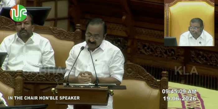 ചിരിപ്പിച്ച് കൊല്ലും! ക്ഷേമ പെൻഷൻ കിട്ടുന്നില്ലെന്ന് പറഞ്ഞ് ലോസ് ആഞ്ചൽസിൽ നിന്നും ഒരാൾ വിളിച്ചെന്ന് മുഖ്യമന്ത്രി; ‘അർഹരായവർക്ക് ആനുകൂല്യം ലഭിക്കണമെന്നതാണ് സർക്കാർ നിലപാട്‘