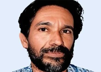 അഭിമാനം മാത്രം ഷാജിയേട്ടാ… ബസിനടിയിൽപ്പെട്ട വീട്ടമ്മയേയും വലിച്ചുകൊണ്ട് വാഹനം മീറ്ററുകളോളം നീങ്ങി, തലനാരിഴയ്ക്ക് ജീവൻ തിരിച്ചുകിട്ടിയെങ്കിലും റോഡിൽ ഇട്ട വസ്ത്രം മുഴുവൻ കീറിപ്പോയി, പൊടുന്നനെ ഉടുമുണ്ടഴിച്ച് നൽകി ആ സ്ത്രീയെ സംരക്ഷിച്ച് ചായ വിൽപന നടത്തുന്ന തൃപ്പുണിത്തുറ സ്വദേശി