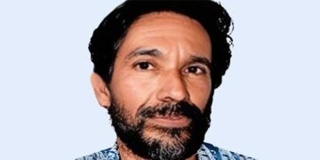 അഭിമാനം മാത്രം ഷാജിയേട്ടാ… ബസിനടിയിൽപ്പെട്ട വീട്ടമ്മയേയും വലിച്ചുകൊണ്ട് വാഹനം മീറ്ററുകളോളം നീങ്ങി, തലനാരിഴയ്ക്ക് ജീവൻ തിരിച്ചുകിട്ടിയെങ്കിലും റോഡിൽ ഇട്ട വസ്ത്രം മുഴുവൻ കീറിപ്പോയി, പൊടുന്നനെ ഉടുമുണ്ടഴിച്ച് നൽകി ആ സ്ത്രീയെ സംരക്ഷിച്ച് ചായ വിൽപന നടത്തുന്ന തൃപ്പുണിത്തുറ സ്വദേശി