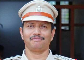ഭാര്യ വാഹനാപകടത്തിൽ പരുക്കേറ്റ് ചികിത്സയിൽ, മാള എസ്ഐ ക്വാർട്ടേഴ്സിൽ ജീവനൊടുക്കിയ നിലയിൽ, മരണം അവധി കഴിഞ്ഞ് ഇന്ന് ജോലിയിൽ പ്രവേശിക്കാനിരിക്കെ