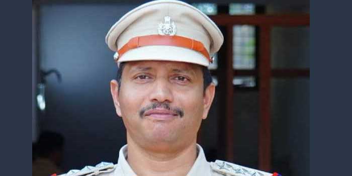 ഭാര്യ വാഹനാപകടത്തിൽ പരുക്കേറ്റ് ചികിത്സയിൽ, മാള എസ്ഐ ക്വാർട്ടേഴ്സിൽ ജീവനൊടുക്കിയ നിലയിൽ, മരണം അവധി കഴിഞ്ഞ് ഇന്ന് ജോലിയിൽ പ്രവേശിക്കാനിരിക്കെ