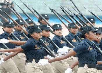 തമിഴ്നാട്ടിൽ പെൺപടയിറക്കി വിജയ്; സ്തീകളെയും കുട്ടികളെയും അനാവശ്യമായി തൊട്ടാൽ വിവരമറിയും; സർവ്വ സന്നാഹങ്ങളോടെ ‘സിങ്കപ്പെൺ’ പ്രത്യേക ദൗത്യസേന; ആദ്യഘട്ട പ്രവർത്തനങ്ങൾക്കായി 354 കോടി രൂപ അനുവദിച്ചു