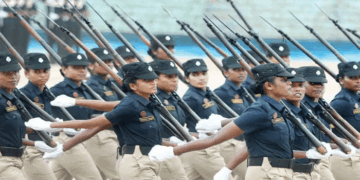 തമിഴ്നാട്ടിൽ പെൺപടയിറക്കി വിജയ്; സ്തീകളെയും കുട്ടികളെയും അനാവശ്യമായി തൊട്ടാൽ വിവരമറിയും; സർവ്വ സന്നാഹങ്ങളോടെ ‘സിങ്കപ്പെൺ’ പ്രത്യേക ദൗത്യസേന; ആദ്യഘട്ട പ്രവർത്തനങ്ങൾക്കായി 354 കോടി രൂപ അനുവദിച്ചു