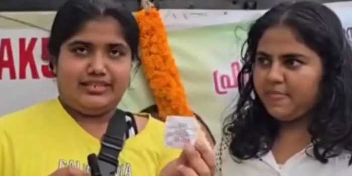 ‘പൂച്ചെണ്ടും ലഡുവും മാത്രമേയുള്ളു, അല്ലേ സാറേ’… കെഎസ്ആർടിസിയിൽ യാത്ര ചെയ്തത് പോക്കറ്റിൽ നിന്ന് കാശെടുത്തുകൊടുത്ത്!!… ചോദിച്ചപ്പോൾ ‘സിസ്റ്റം അപ്ഡേറ്റ് ചെയ്തില്ലെ’ന്ന മുട്ടാപ്പോക്ക് ന്യായം, ജനപ്രതിനിധികൾ ഫോട്ടോയും വീഡിയോയുമെടുക്കുന്ന തിരക്കിൽ- ആഭ്യന്തര മന്ത്രി ഫ്ളാഗ് ഓഫ് ചെയ്ത റൂട്ടിൽ ആദ്യ പ്രിയദർശിനി യാത്രയിലെ ദുരനുഭവം വിവരിച്ച് വിദ്യാർഥിനികൾ