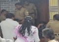 ആകെയുള്ള അഞ്ച് സെന്റ് സ്ഥലവും വീടും ജപ്തി ചെയ്യാനെത്തി; ദേഹത്ത് മണ്ണെണ്ണ ഒഴിച്ച് ആത്മഹത്യാ ശ്രമം നടത്തി ഏഴം​ഗ കുടുബം; നടപടി 27 വർഷങ്ങൾക്ക് മുമ്പ് സ്വകാര്യ ധനകാര്യ സ്ഥാപന ഉടമയിൽ നിന്നും വാങ്ങിയ 1,60,000 രൂപയുടെ പേരിൽ; 10 ലക്ഷം തിരിച്ചടച്ചെന്നും കുടുംബം