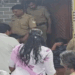 ആകെയുള്ള അഞ്ച് സെന്റ് സ്ഥലവും വീടും ജപ്തി ചെയ്യാനെത്തി; ദേഹത്ത് മണ്ണെണ്ണ ഒഴിച്ച് ആത്മഹത്യാ ശ്രമം നടത്തി ഏഴം​ഗ കുടുബം; നടപടി 27 വർഷങ്ങൾക്ക് മുമ്പ് സ്വകാര്യ ധനകാര്യ സ്ഥാപന ഉടമയിൽ നിന്നും വാങ്ങിയ 1,60,000 രൂപയുടെ പേരിൽ; 10 ലക്ഷം തിരിച്ചടച്ചെന്നും കുടുംബം